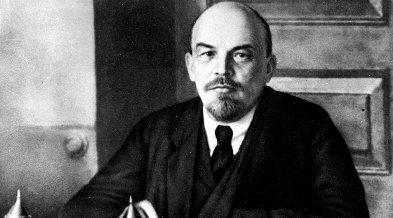 Ленин за работой