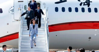 Председатель КНР Си Цзиньпин провёл в Пекине встречу с председателем тайваньской оппозиционной партии Гоминьдан Чжэн Ливэнь