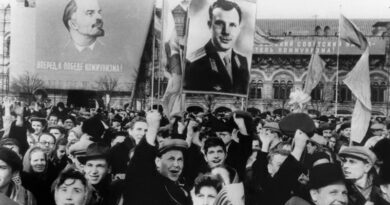 12 апреля 1961 года Юрий Алексеевич Гагарин совершил первый в истории человечества полёт в космос