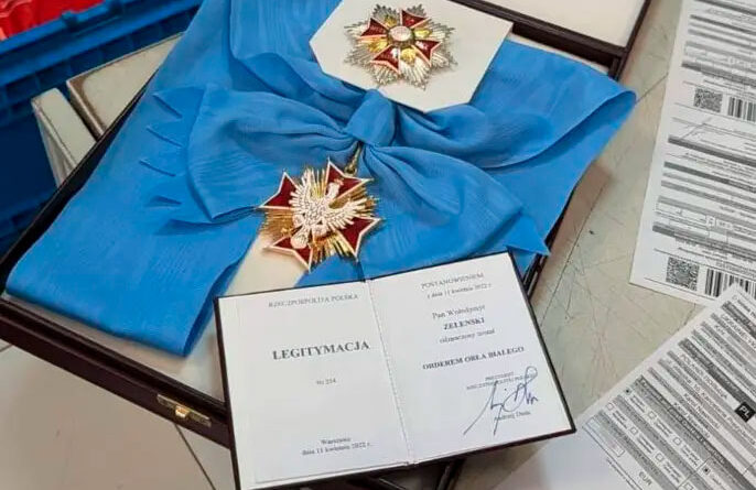 Зеленский вернул свою награду Польше