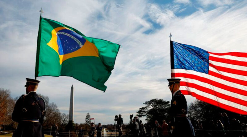 Флаги Бразилии и США