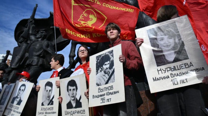 В Москве на акции КПРФ в память о событиях 1993 года задержали около 60 человек