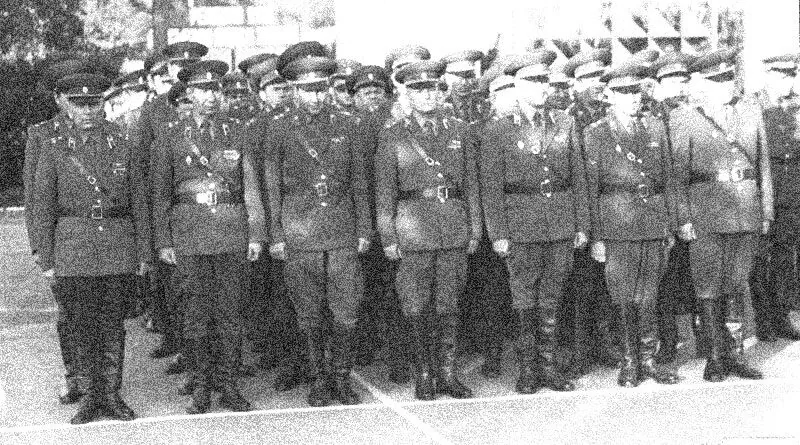 Офицеры в строю
