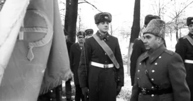 Вручение Красного Знамени Минскому ВВПОУ