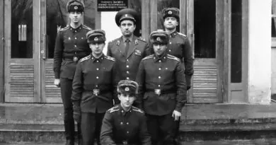 Курсанты у клуба Минского ВВПОУ