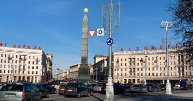 Монумент на площади Победы в Минске