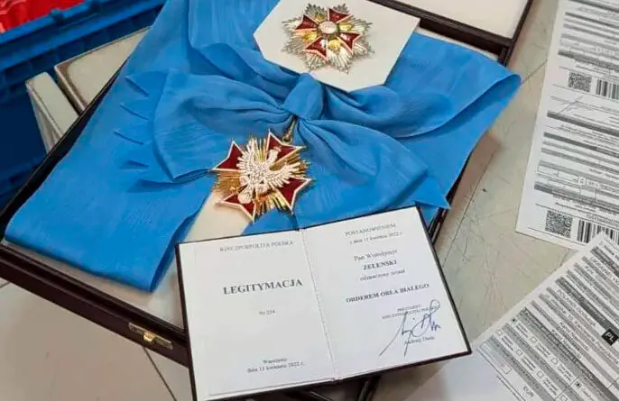 Зеленский вернул свою награду Польше